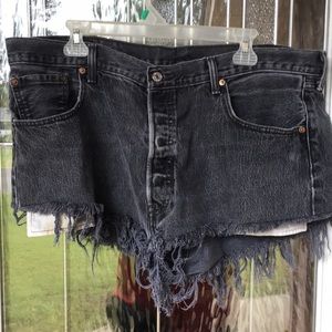 Black high rise women’s livi shorts